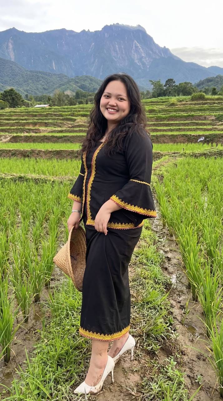 Baju tradisi kadazan dusun moden
