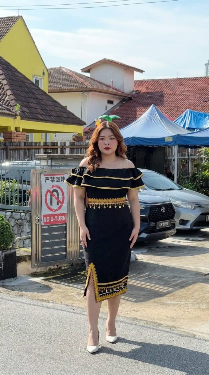 Dress tradisi moden off shoulder