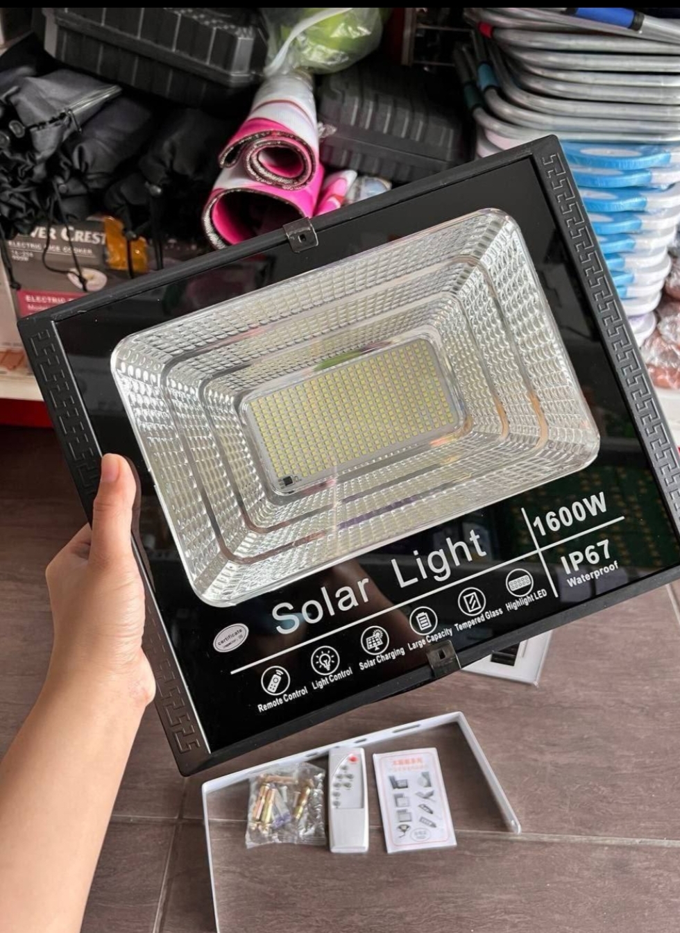 Led solar flood light