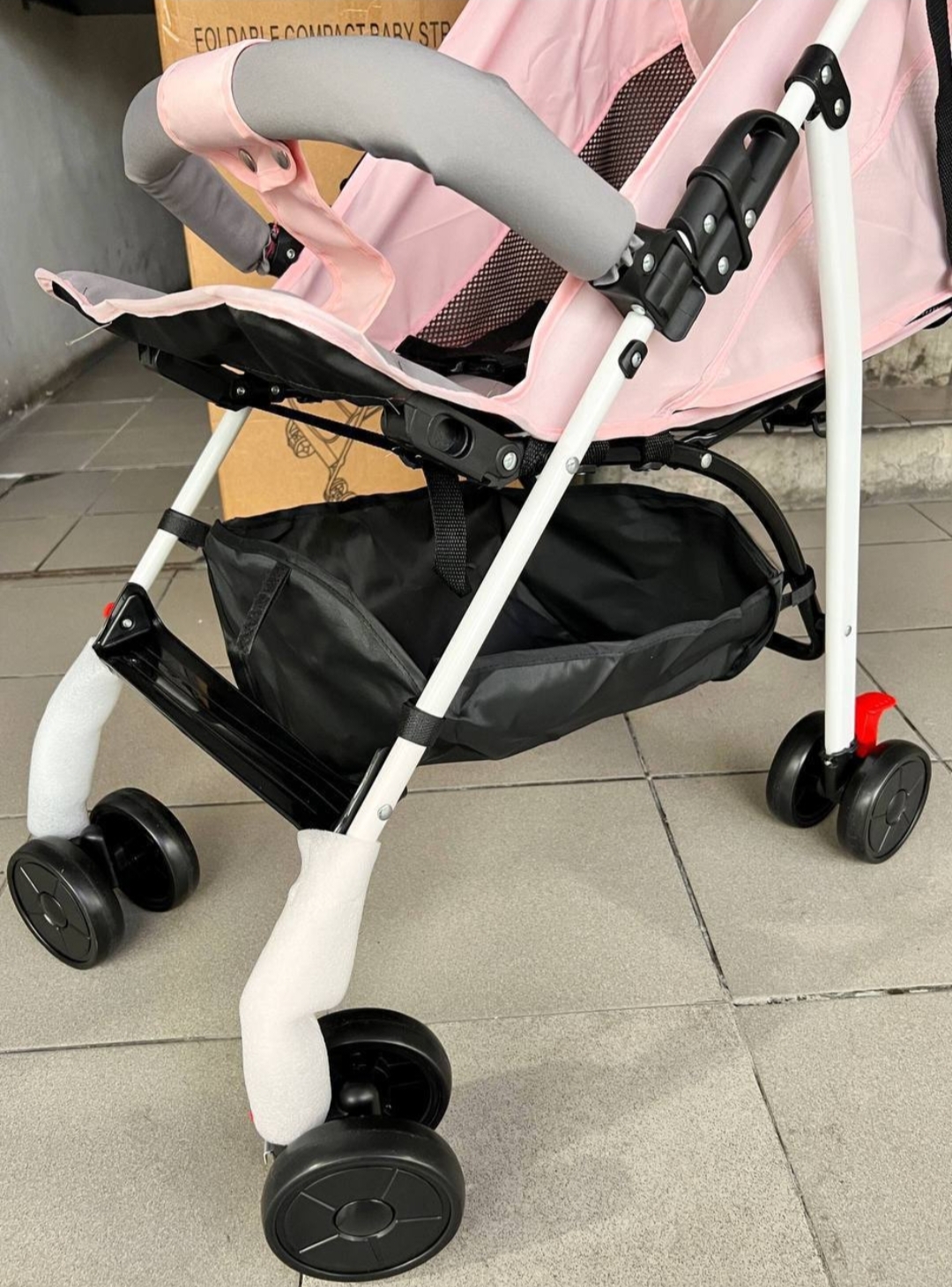Foldable compact baby stroller