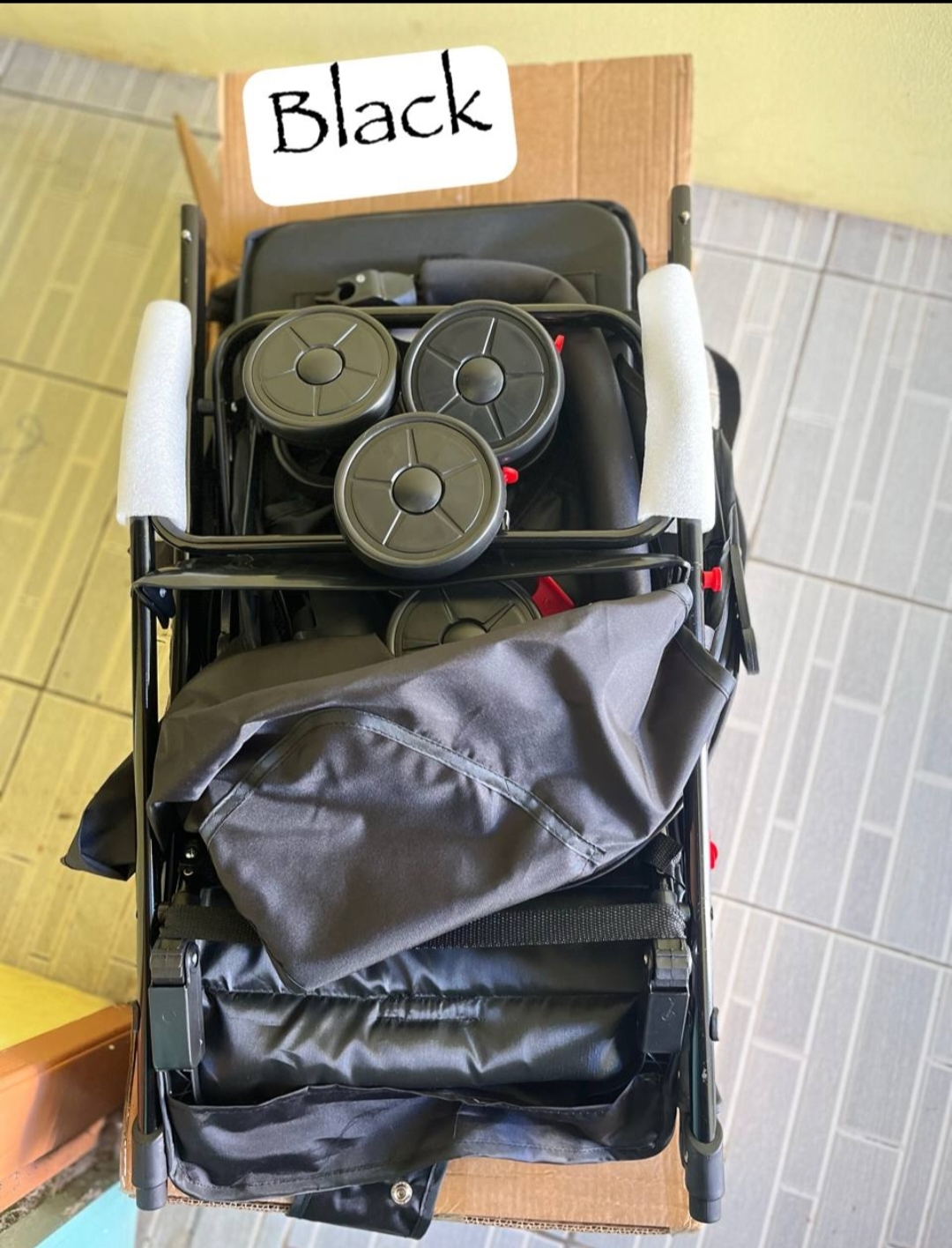 Fordable compact baby stroller